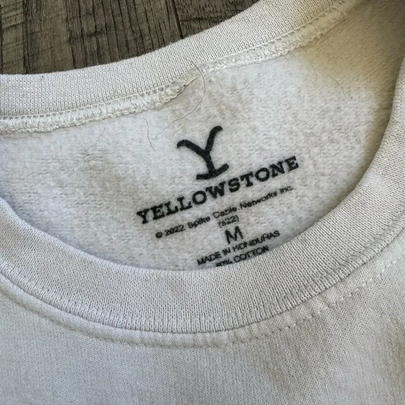 Pacsun Women’s Yellowstone Dutton Ranch Pullover- Size Medium - Picture 3 of 3